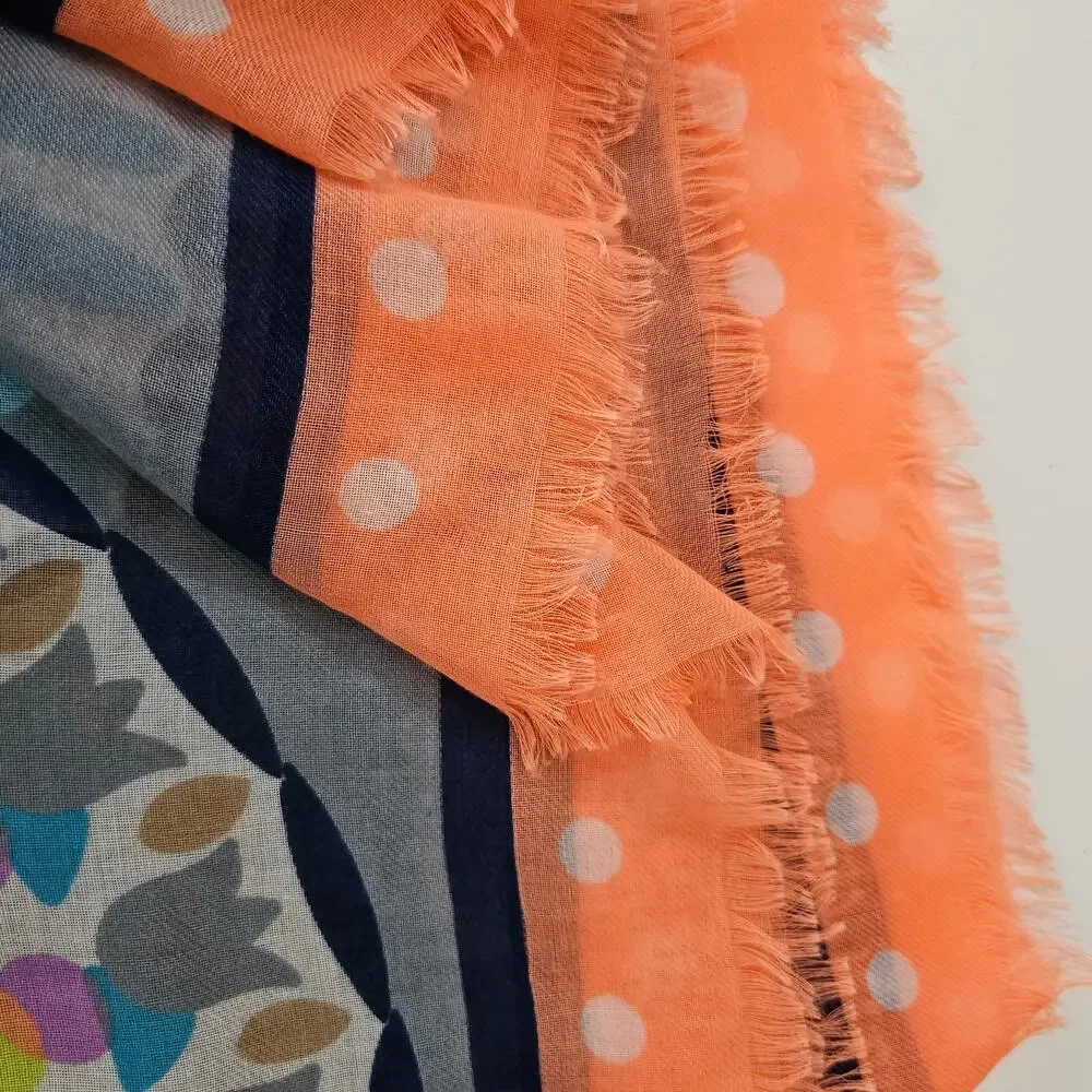 EUC Vera Bradley Soft Fringe In Sunny Medallion Squared Scarf  48 x 48